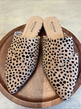 Queen George Leopard-Print Mules in Beige and Black
